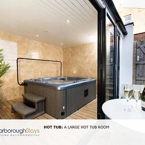 - Luxury Townhouse Ideal For Large Groups - Hot Tub Scarborough